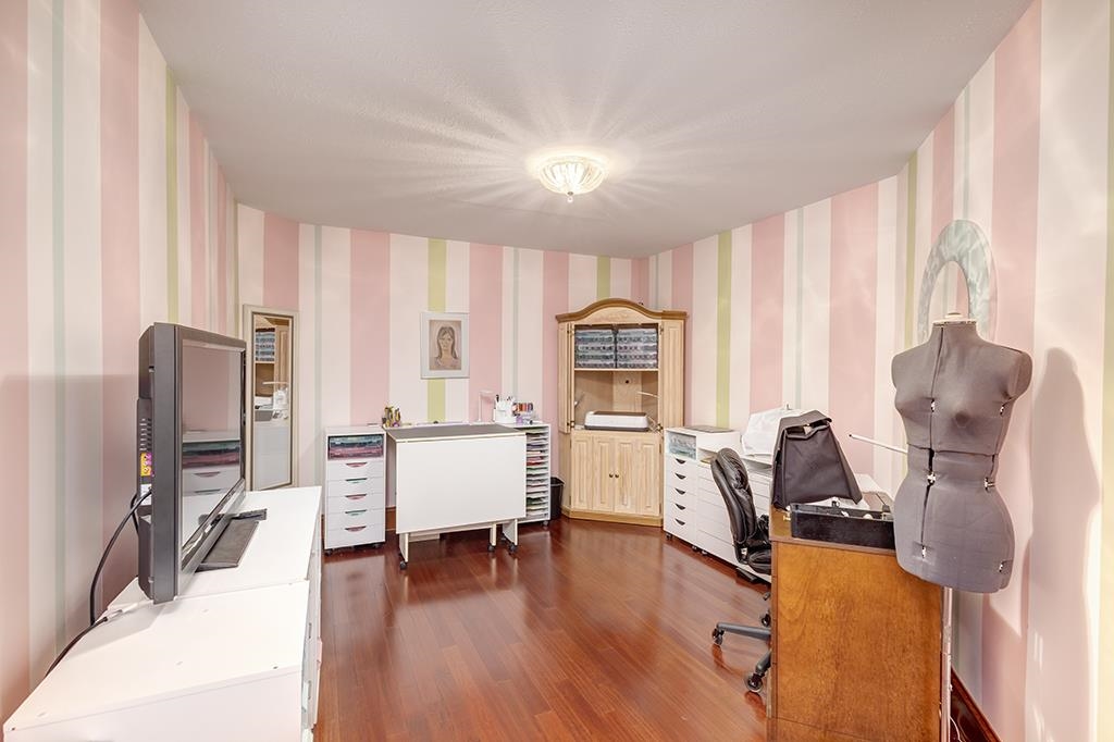 7417 Winding Way Roscoe, IL 61073 - Photo 29 of 40 a living room with furniture and large windows