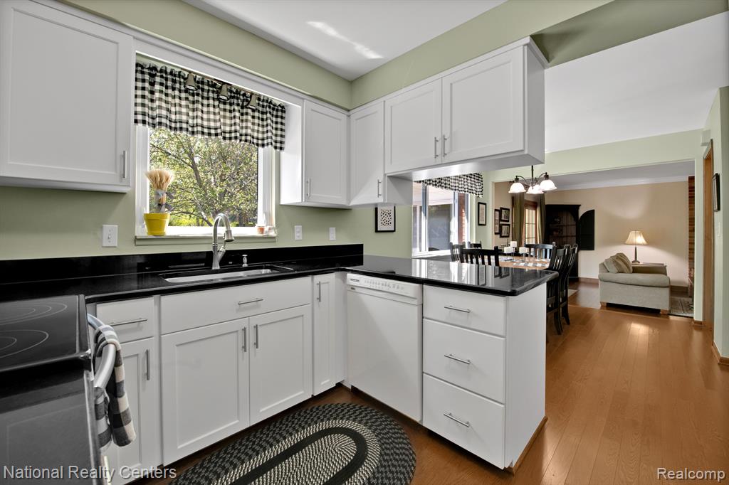 855 Bridgestone Drive Rochester Hills, MI 48309 - Photo 16 of 41
