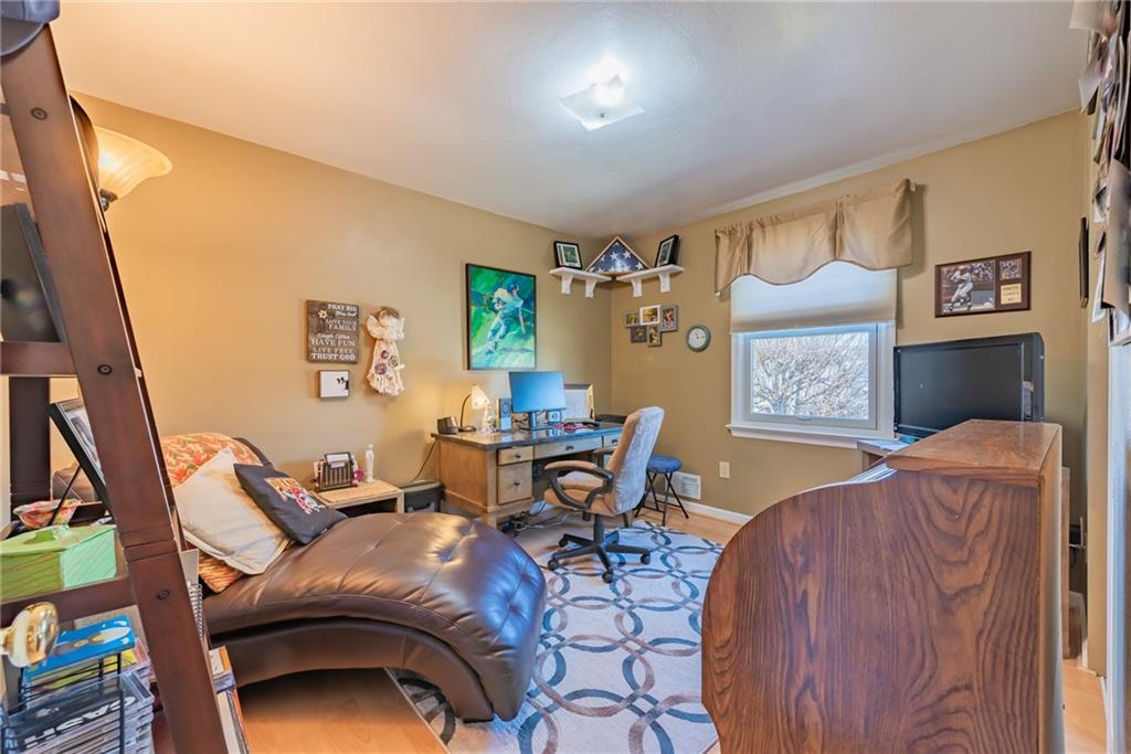 118 Rizzi Drive Irwin, PA 15642 - Photo 15 of 25