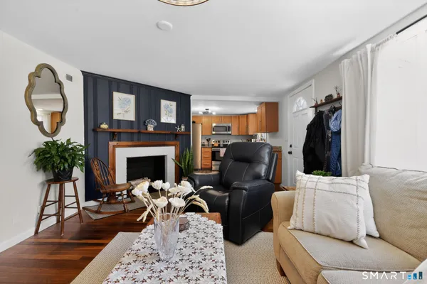 $299,900 | 1 Crescent Beach Drive, Enfield, CT 06082