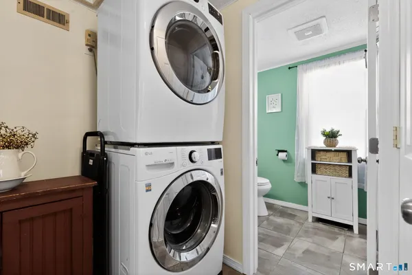 $299,900 | 1 Crescent Beach Drive, Enfield, CT 06082