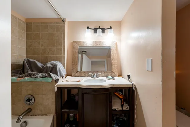 $265,000 | 208 Redwood Avenue, New Lenox, IL 60451