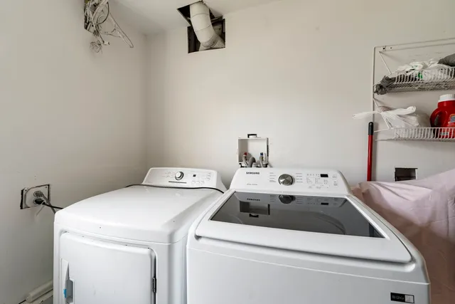 $265,000 | 208 Redwood Avenue, New Lenox, IL 60451