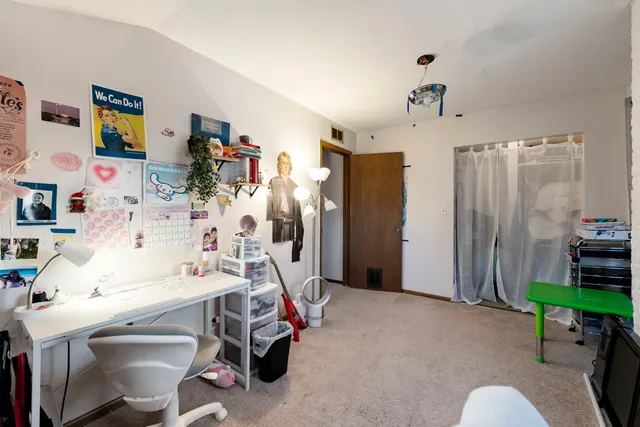 $265,000 | 208 Redwood Avenue, New Lenox, IL 60451