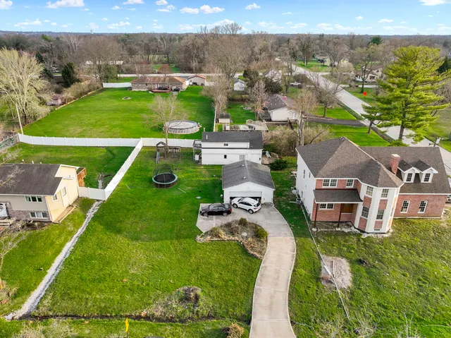 $265,000 | 208 Redwood Avenue, New Lenox, IL 60451