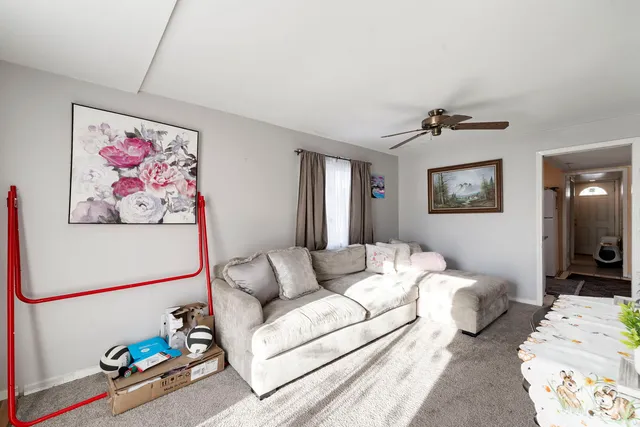 $265,000 | 208 Redwood Avenue, New Lenox, IL 60451