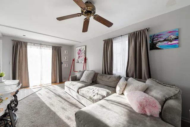 $265,000 | 208 Redwood Avenue, New Lenox, IL 60451