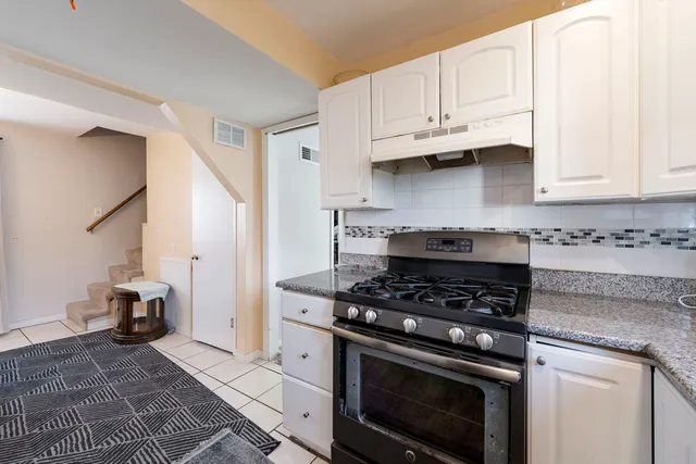 $265,000 | 208 Redwood Avenue, New Lenox, IL 60451