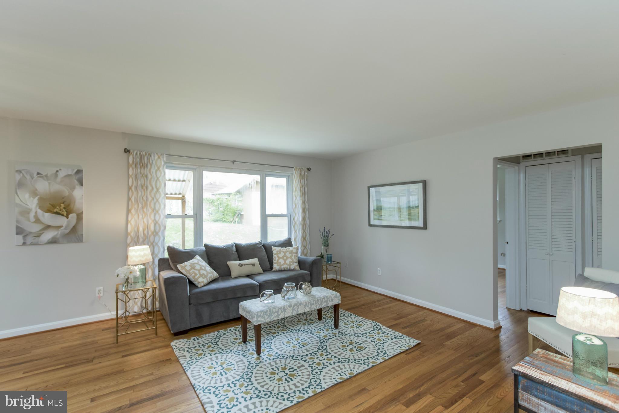 4002 Shaler Drive Silver Spring, MD 20902 - Photo 5 of 30 Living Room