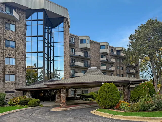 $225,000 | 1243 East Baldwin Lane, Unit 211, Palatine, IL 60074