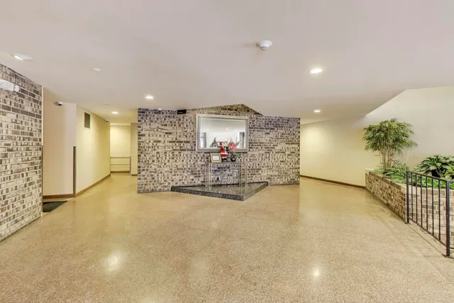 $225,000 | 1243 East Baldwin Lane, Unit 211, Palatine, IL 60074