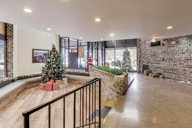 $225,000 | 1243 East Baldwin Lane, Unit 211, Palatine, IL 60074