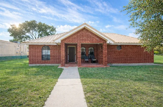 $1,500 | 1425 South Reynolds Street, Alice, TX 78332