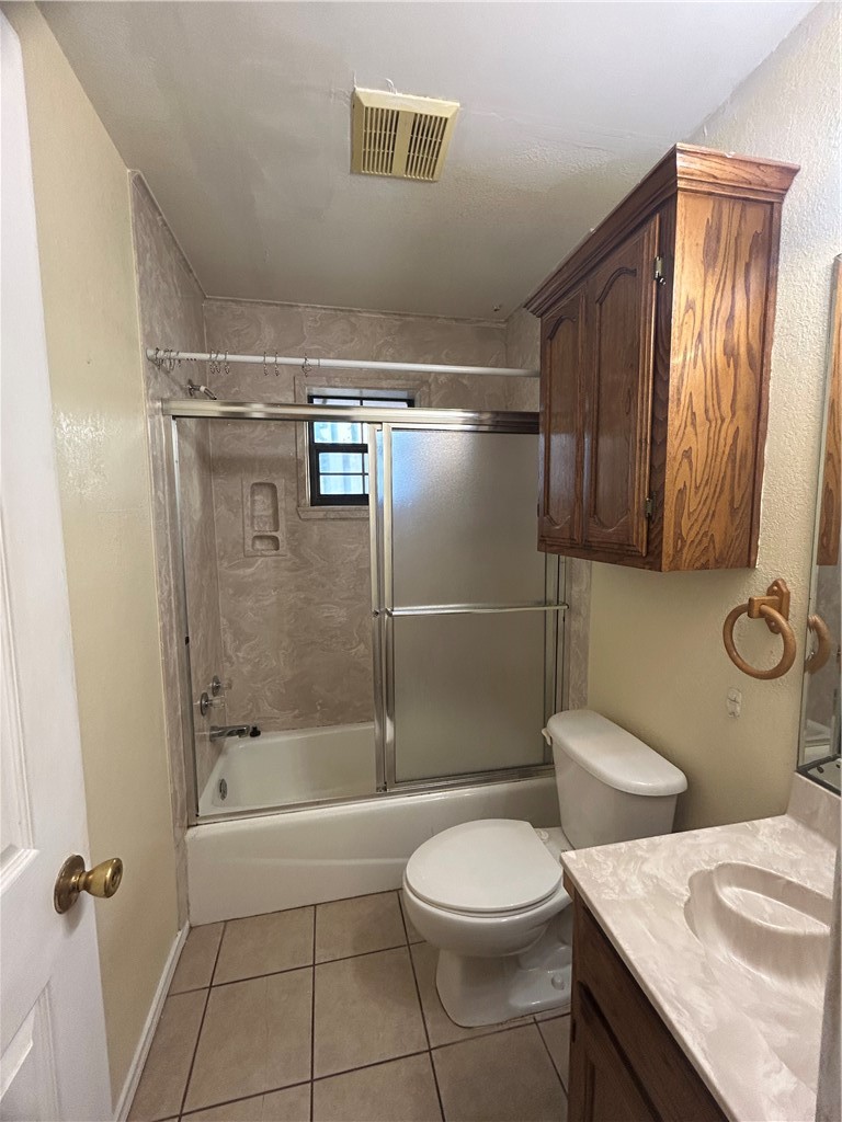 1425 South Reynolds Street Alice, TX 78332 - Photo 5 of 17 a bathroom with a granite countertop bathtub shower sink mirror and toilet