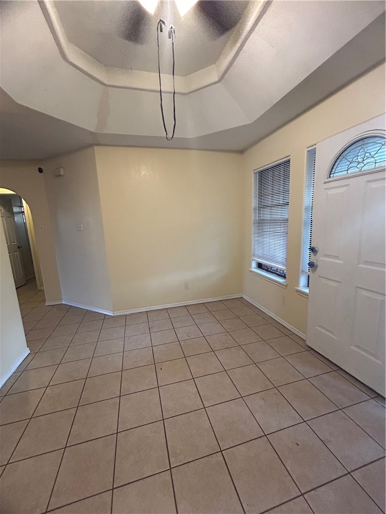 1425 South Reynolds Street Alice, TX 78332 - Photo 9 of 17 a view of a livingroom with an empty space and a window