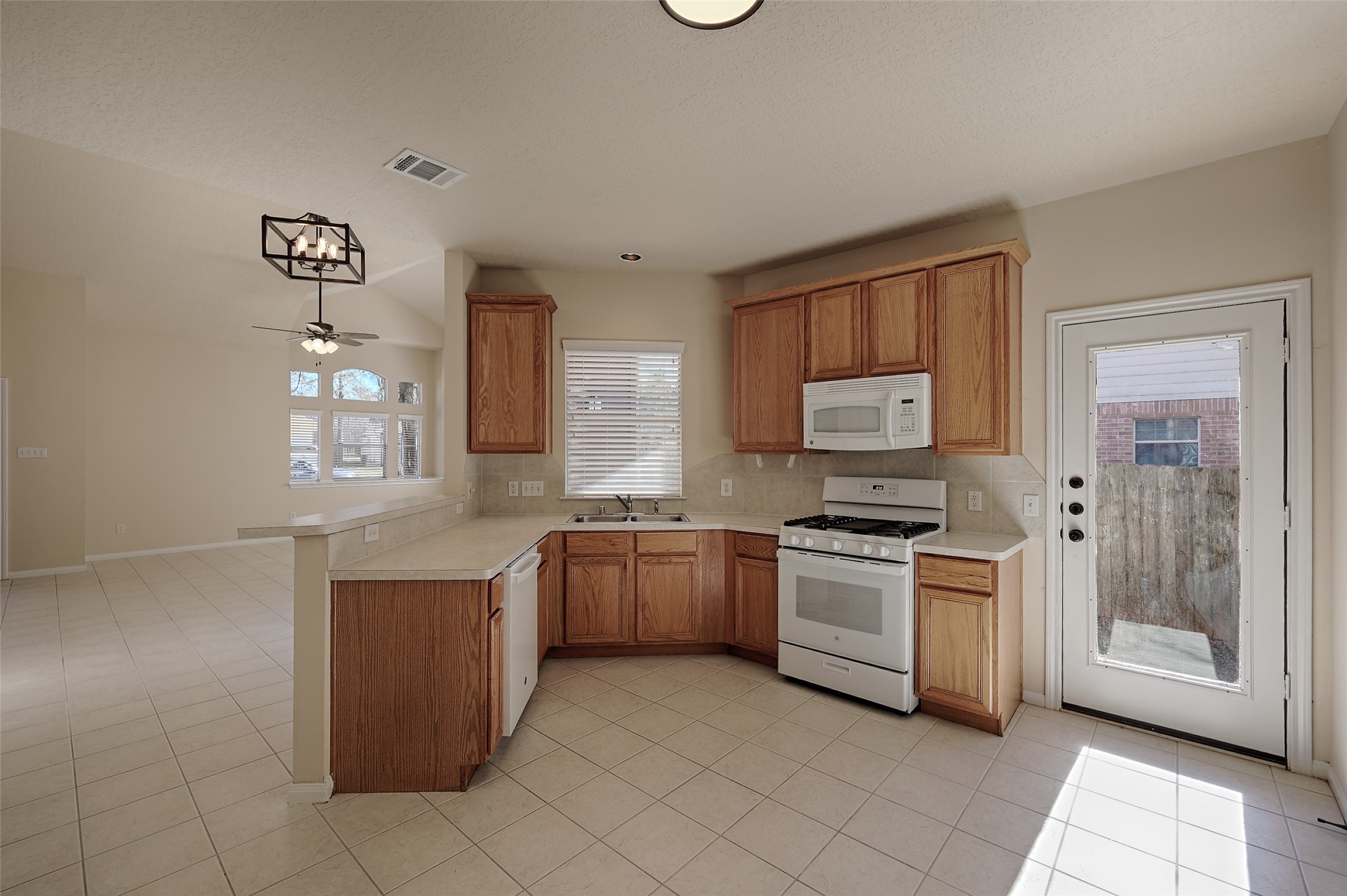 1815 Tickner Street Conroe, TX 77301 - Photo 15 of 36