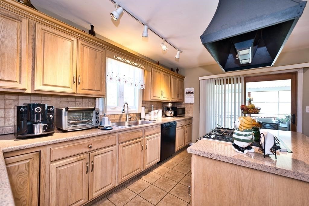 70 River Road Somerset, MA 02725 - Photo 14 of 42