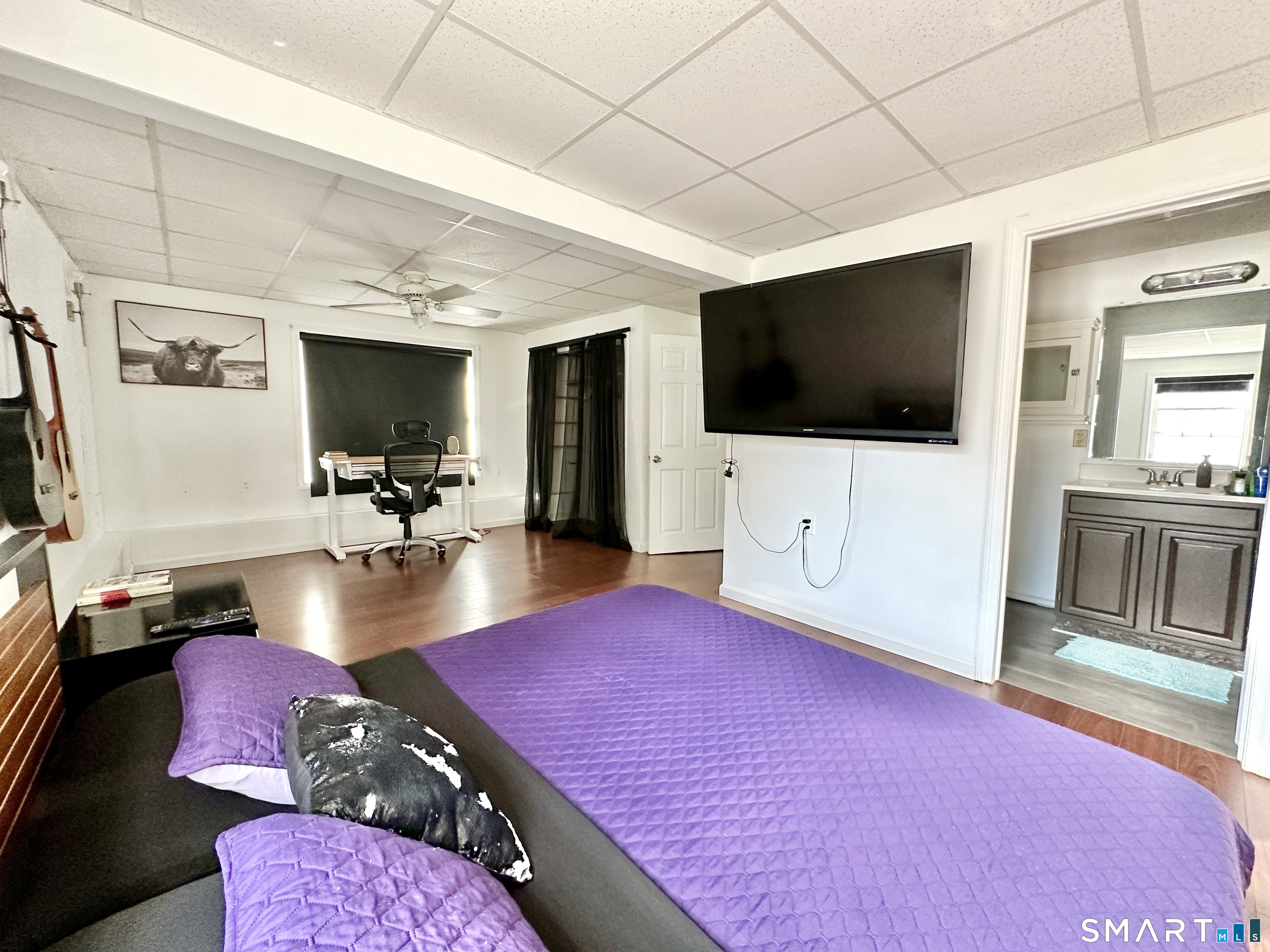 24 Quarry Street Norwich, CT 06360 - Photo 16 of 20 a living room with furniture and a flat screen tv