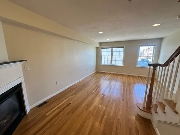 $3,100 | 47 Alder Street, Unit 4, Waltham, MA 02453