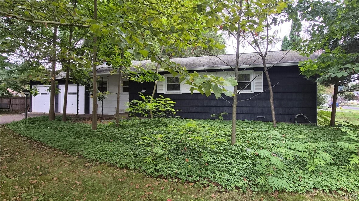 210 Windwood Road Syracuse, NY 13212 - Photo 4 of 34 Gallery Image 4