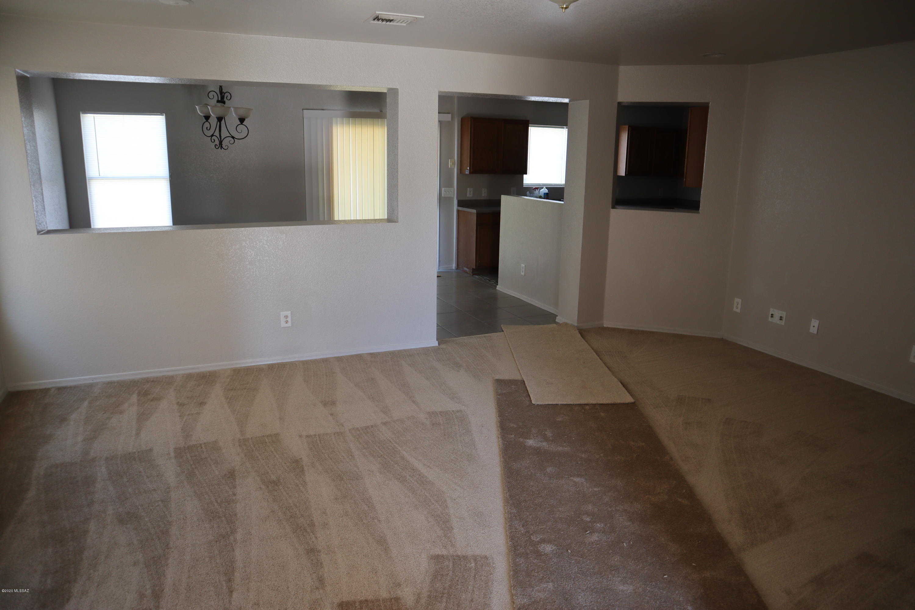 558 West Tiger Shark Road Tucson, AZ 85706 - Photo 2 of 12 Gallery Image 2