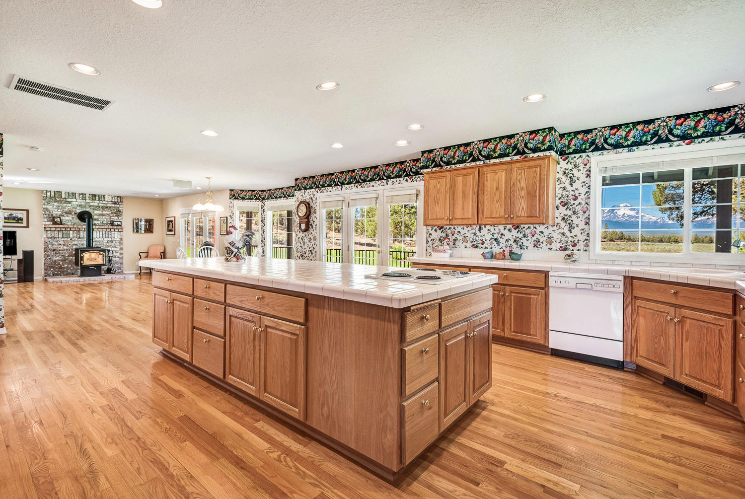 18415 Fryrear Ranch Road Bend, OR 97703 - Photo 7 of 25 Kitchen