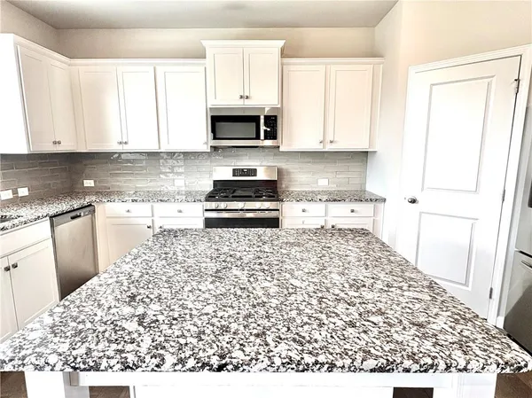 $2,250 | 6085 Bay Point Cove, Flowery Branch, GA 30542
