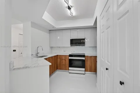 $457,500 | 2401 Northeast 65th Street, Unit 205, Fort Lauderdale, FL 33308