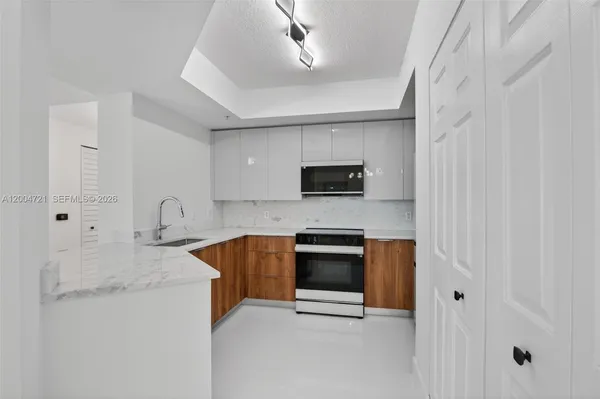 $457,500 | 2401 Northeast 65th Street, Unit 205, Fort Lauderdale, FL 33308