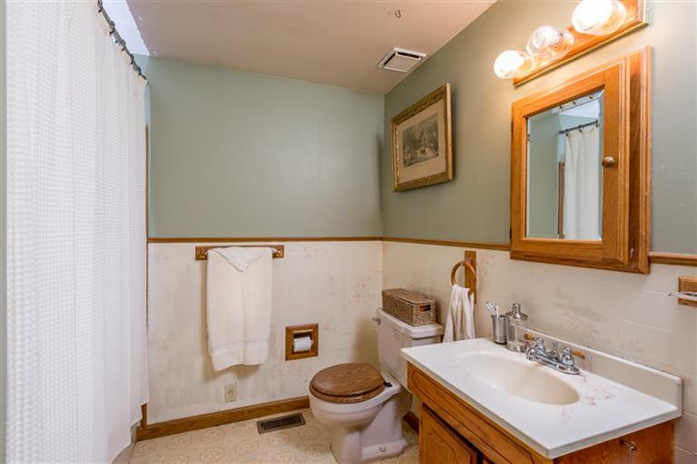 560 Walnut Street Georgetown, KY 40324 - Photo 9 of 15 Spacious first floor bath.