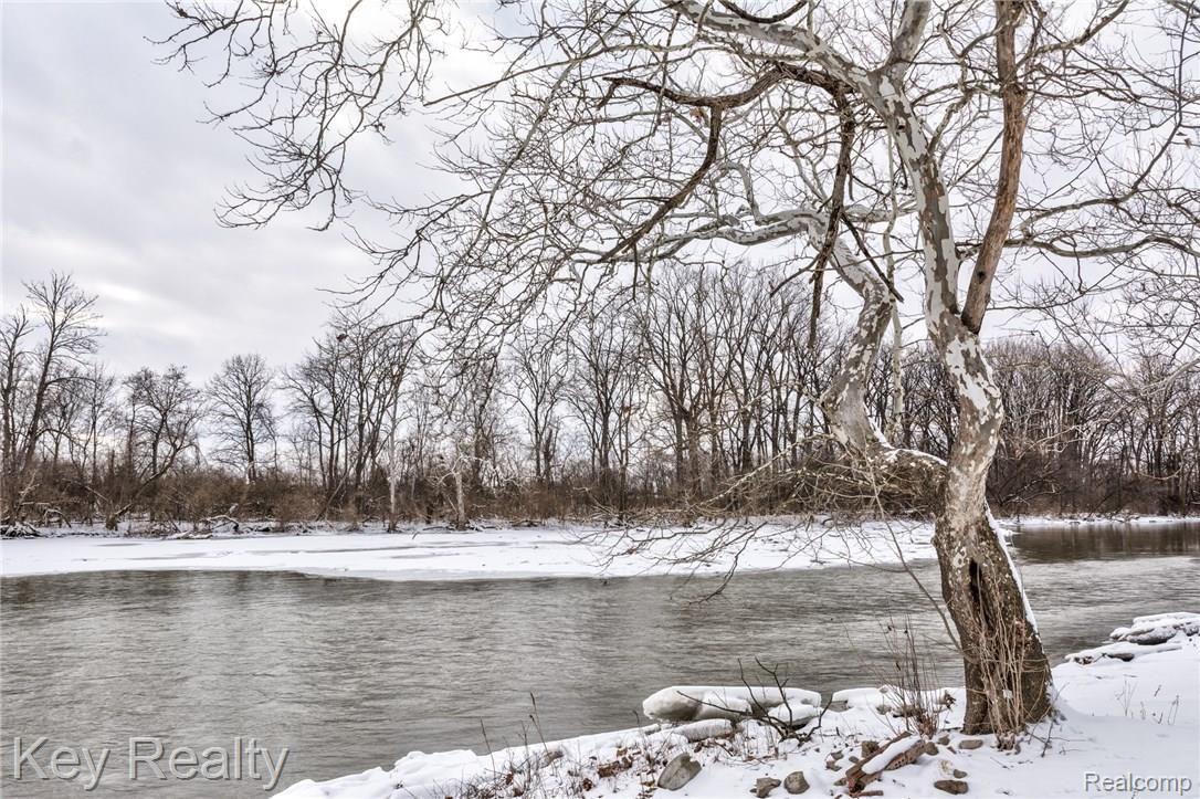 2911 North Custer Road Monroe, MI 48162 - Photo 26 of 28 2911 North Custer-126HDR_2048px.jpg
