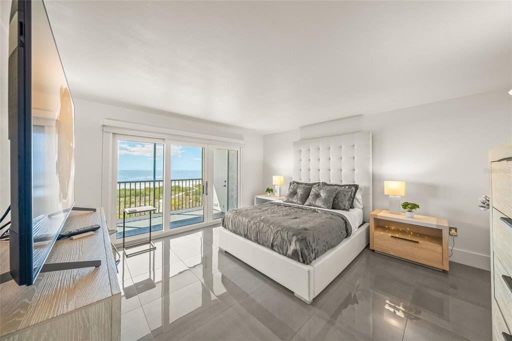 420 Beach Road, Unit 606 Sarasota, FL 34242 - Photo 22 of 83 a spacious bedroom with a bed and a large window