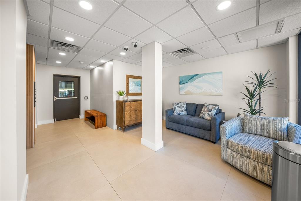 420 Beach Road, Unit 606 Sarasota, FL 34242 - Photo 45 of 83 a living room with furniture and a couch