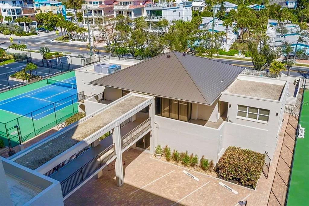 420 Beach Road, Unit 606 Sarasota, FL 34242 - Photo 47 of 83 a aerial view of a house with a garden