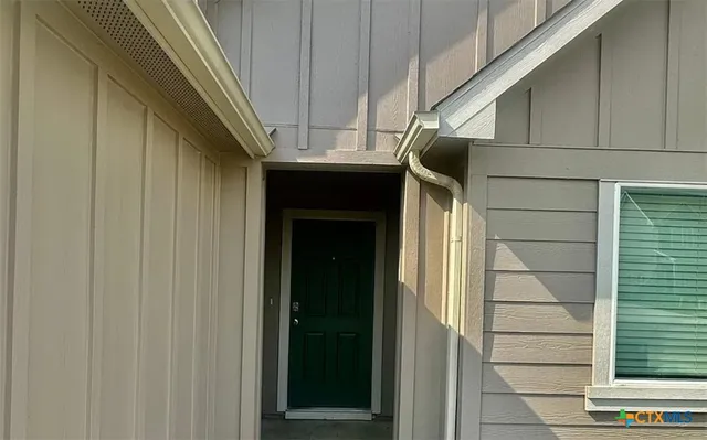 a front view of house with yard