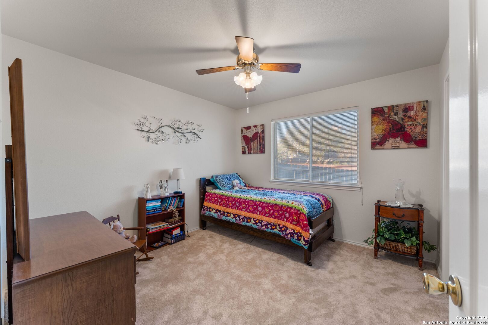 13127 Forum Universal City, TX 78148 - Photo 17 of 33 a room with furniture and a window