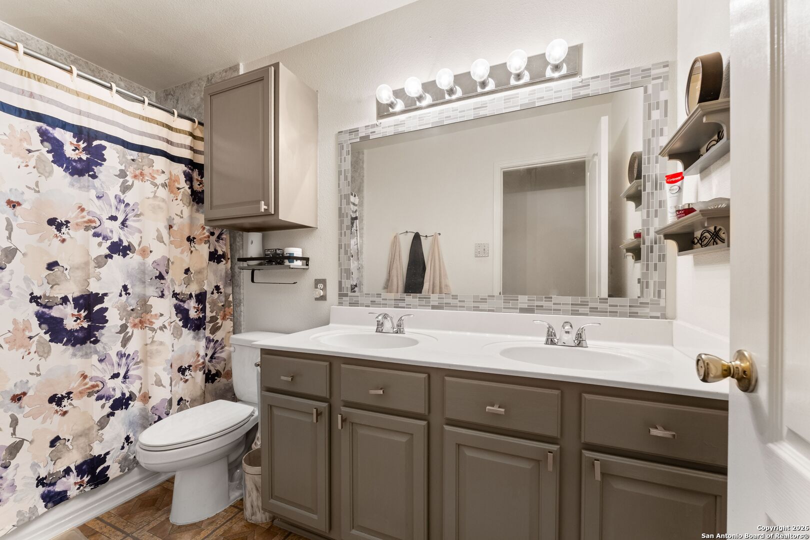 13127 Forum Universal City, TX 78148 - Photo 19 of 33 a bathroom with a sink toilet and shower