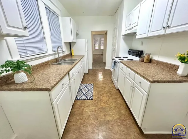 $124,900 | 201 Southwest Elmwood Avenue, Topeka, KS 66606