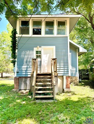 $124,900 | 201 Southwest Elmwood Avenue, Topeka, KS 66606