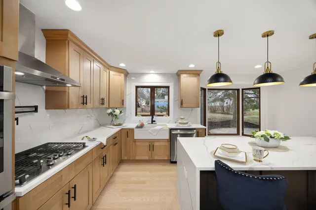 $1,079,000 | 818 Fairwinds Court, Naperville, IL 60563