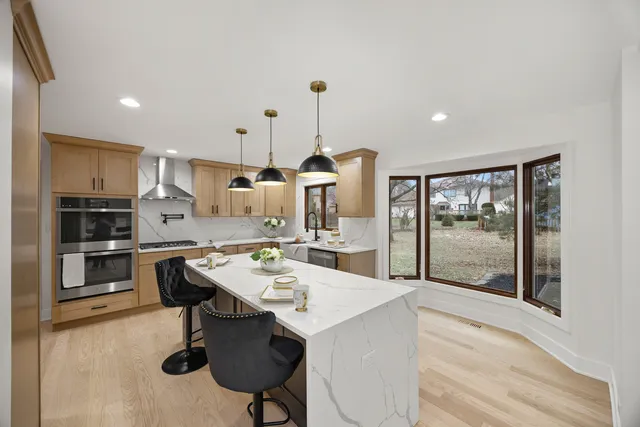 $1,079,000 | 818 Fairwinds Court, Naperville, IL 60563