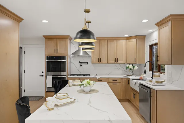 $1,079,000 | 818 Fairwinds Court, Naperville, IL 60563