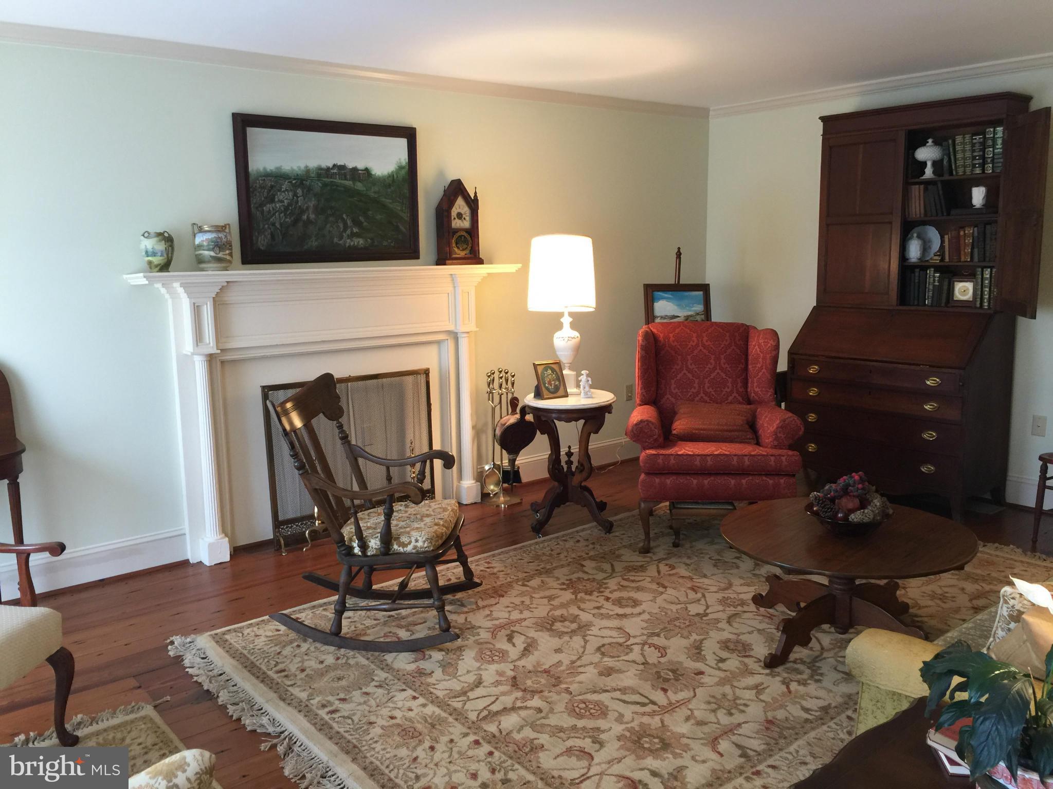 17134 Lappans Road Hagerstown, MD 21740 - Photo 6 of 30 Living Room