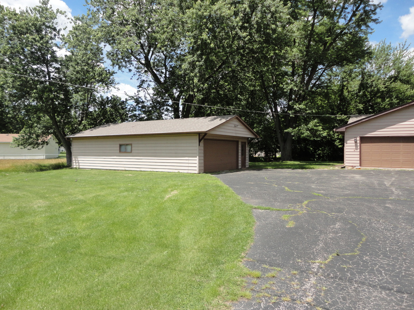 360 South Washington Street Braidwood, IL 60408 - Photo 3 of 18