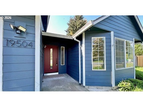 19504 Southwest Stacey Street Beaverton, OR 97003 - Photo 2 of 16 a black and white building with outdoor space