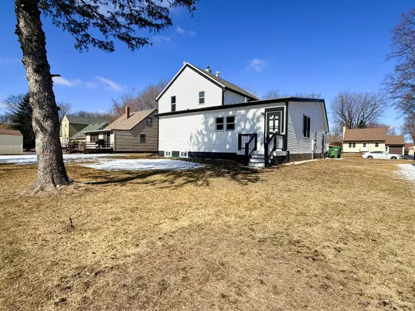 $385,000 | 120 West Okabena Street, Worthington, MN 56187