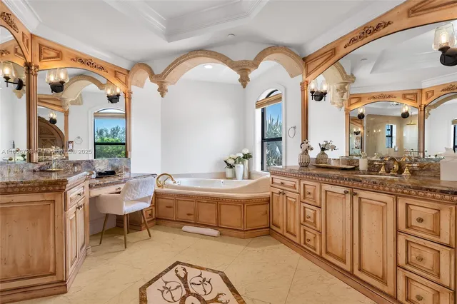 $5,706,427 | 1011 Rhodes Villa Avenue, Delray Beach, FL 33483