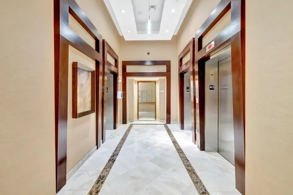 a very nice looking room with a mirror