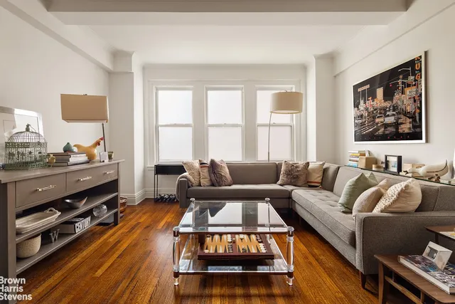 a picture of a wall with a white wall and a picture