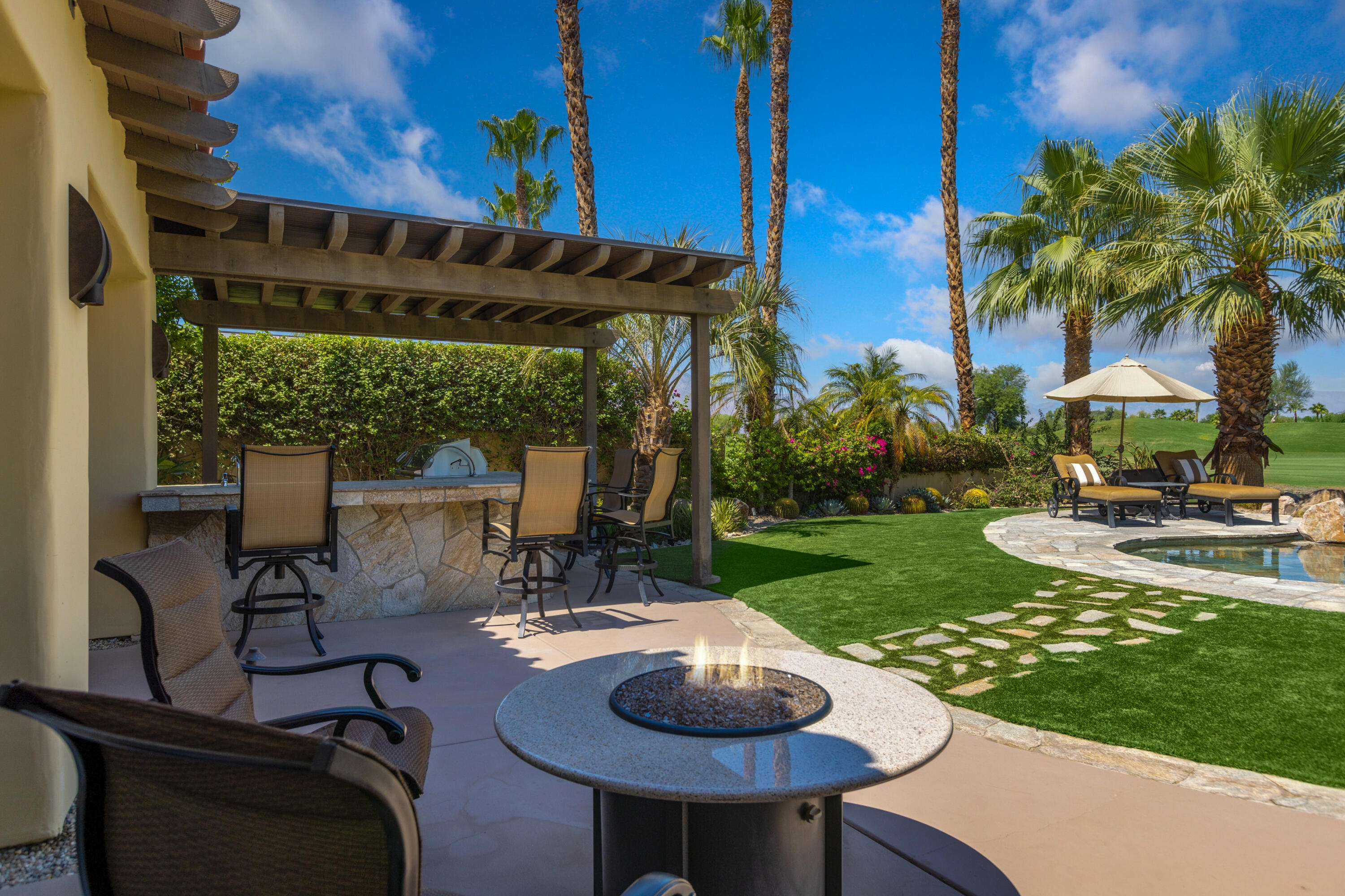 392 Loch Lomond Road Rancho Mirage, CA 92270 - Photo 5 of 55 12